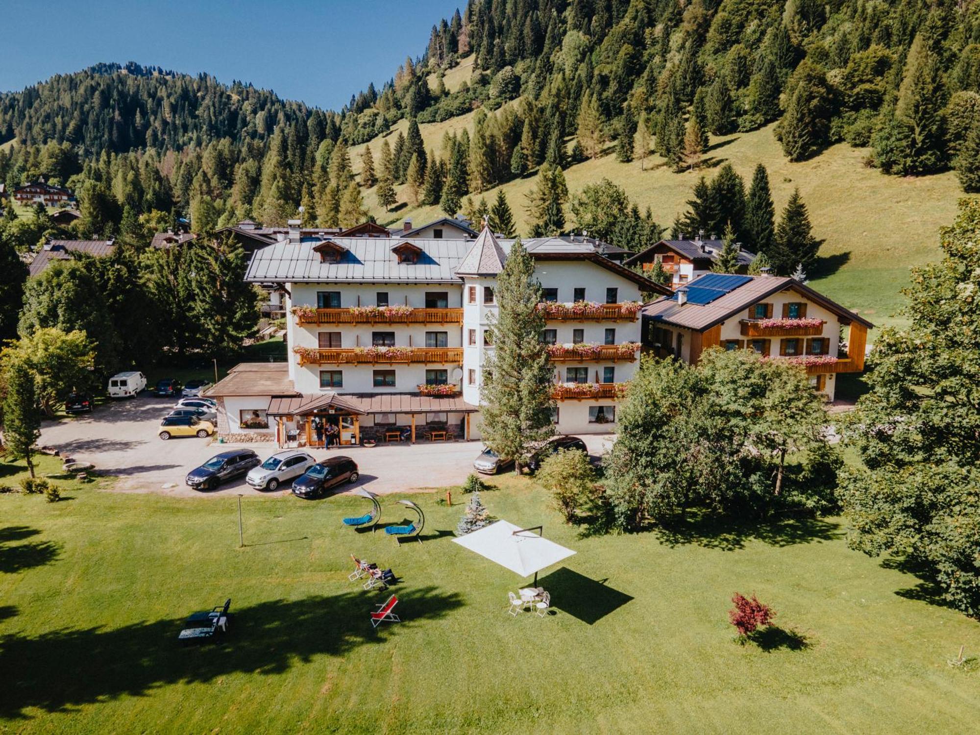 Hotel Edelweiss Val di Zoldo Bagian luar foto